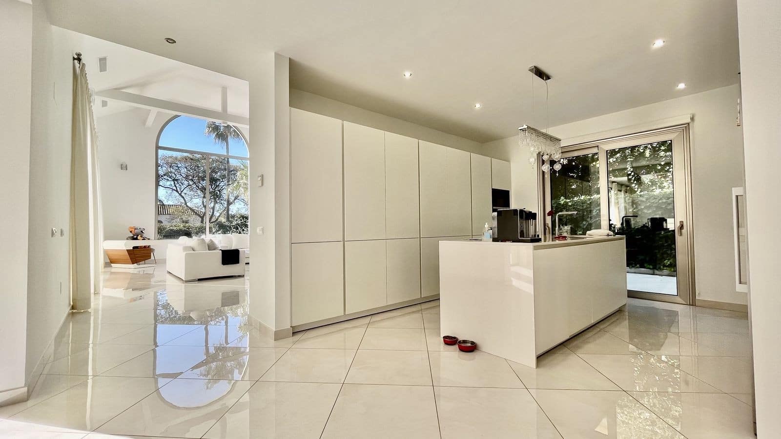 5 bedroom Villa for sale in Sotogrande with pool garage - € 2,195,000 (Ref: 7666897)