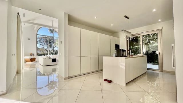 5 sypialnia Willa na sprzedaż w Sotogrande, San Roque z basenem garażem - 2 195 000 € (Ref: 7666897)