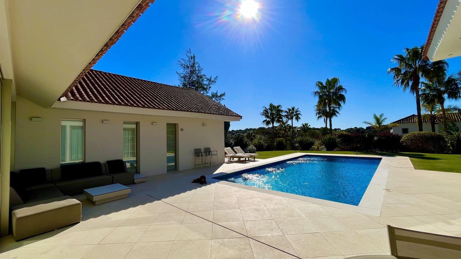 5 bedroom Villa for sale in Sotogrande with pool garage - € 2,195,000 (Ref: 7666897)