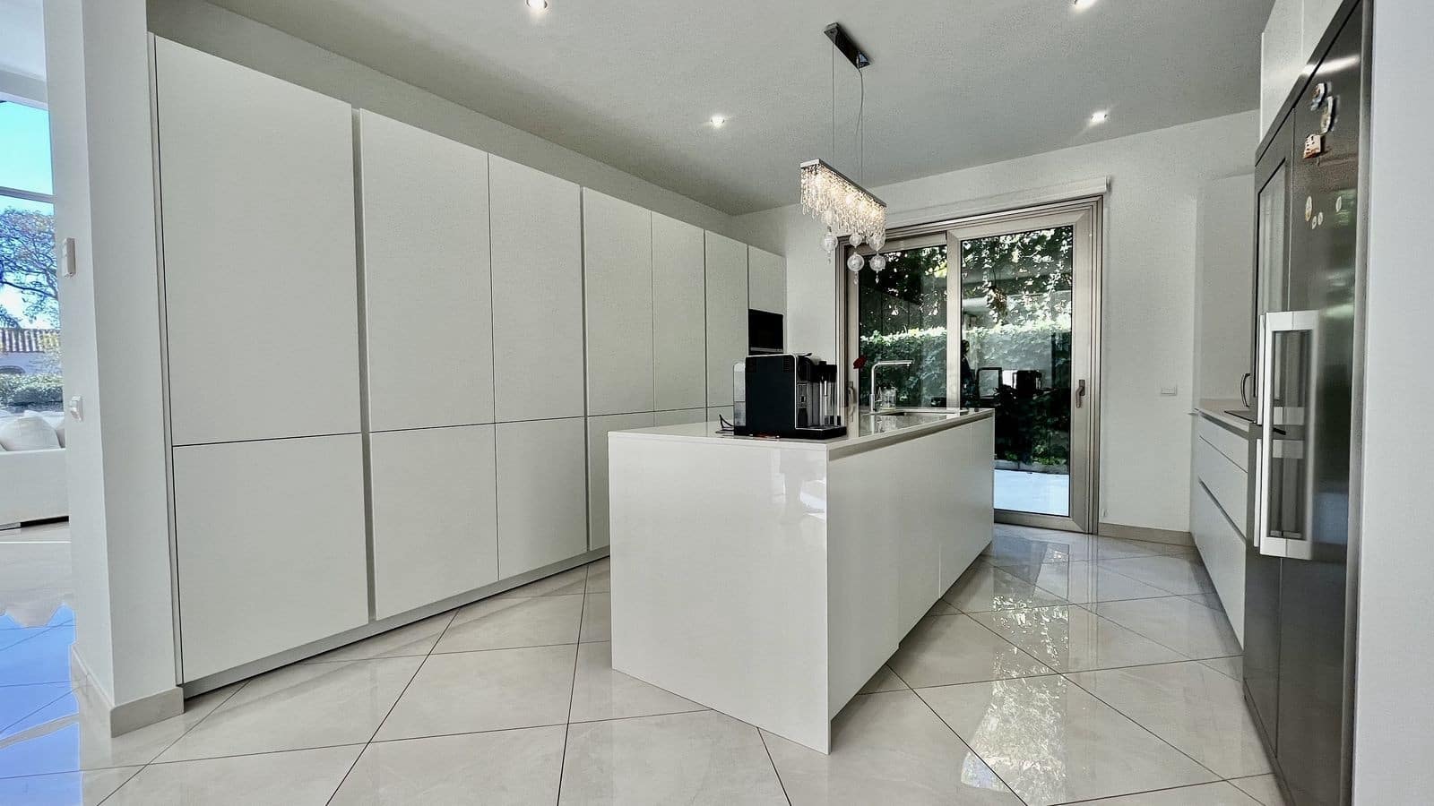 5 bedroom Villa for sale in Sotogrande with pool garage - € 2,195,000 (Ref: 7666897)