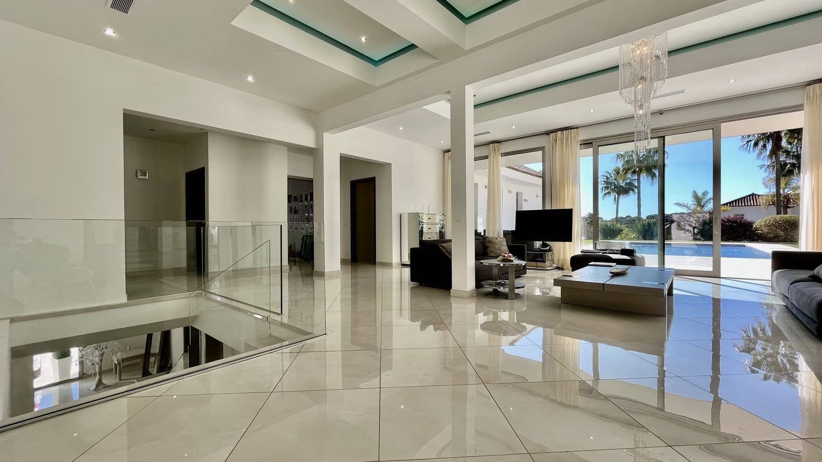 5 bedroom Villa for sale in Sotogrande with pool garage - € 2,195,000 (Ref: 7666897)