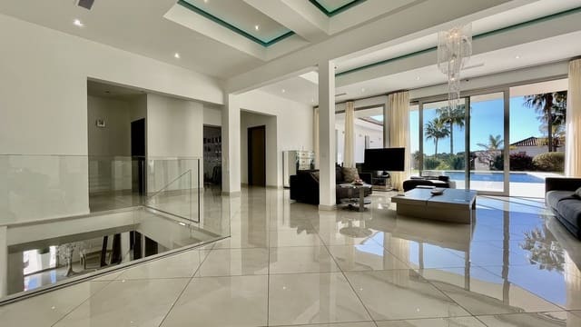 5 sypialnia Willa na sprzedaż w Sotogrande, San Roque z basenem garażem - 2 195 000 € (Ref: 7666897)