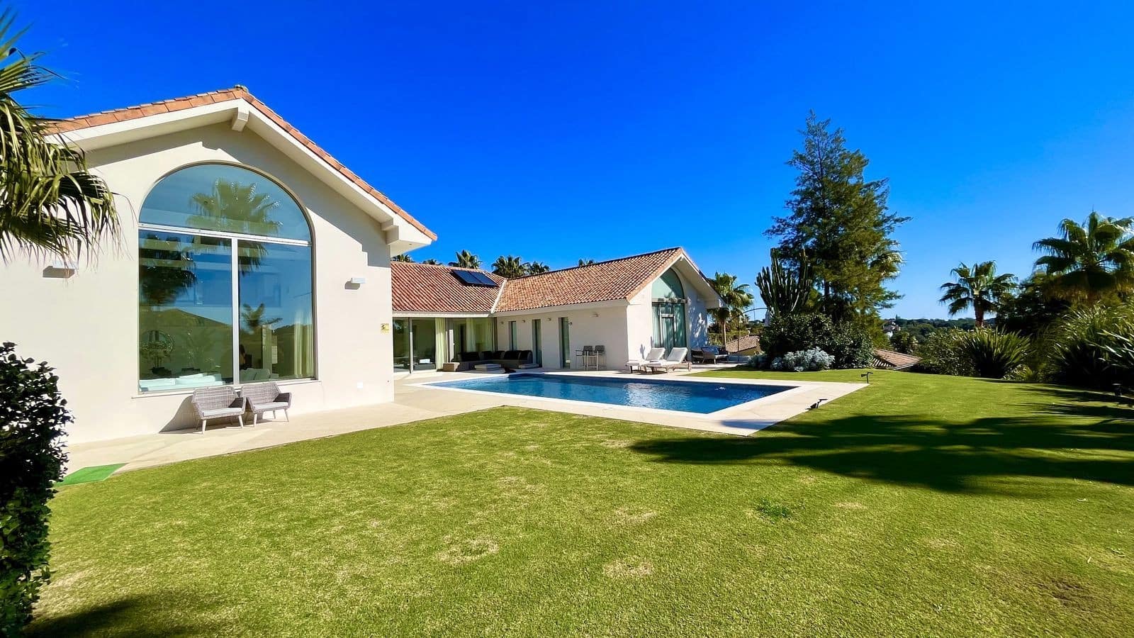5 bedroom Villa for sale in Sotogrande with pool garage - € 2,195,000 (Ref: 7666897)