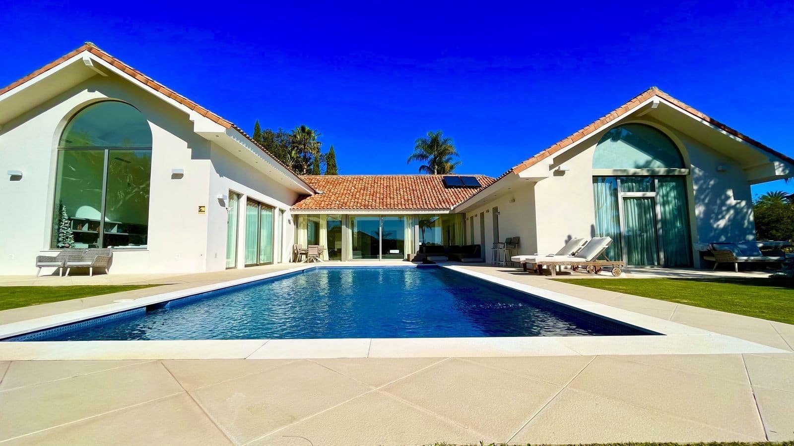 5 bedroom Villa for sale in Sotogrande with pool garage - € 2,195,000 (Ref: 7666897)