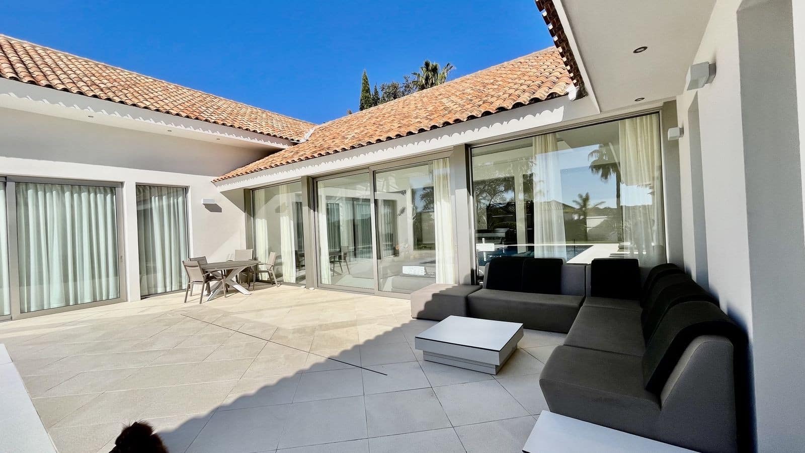 5 bedroom Villa for sale in Sotogrande with pool garage - € 2,195,000 (Ref: 7666897)