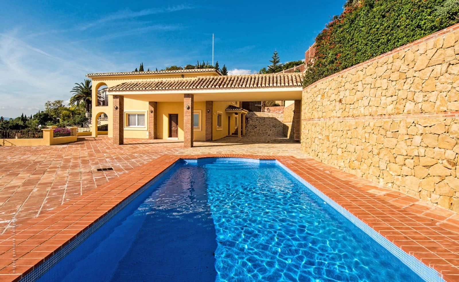 4 bedroom Villa for sale in Benalmadena with pool garage - € 2,200,000 (Ref: 7681351)
