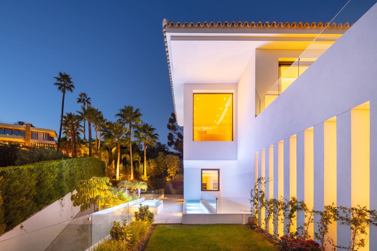 6 bedroom Villa for sale in Marbella with pool garage - € 6,990,000 (Ref: 7682488)