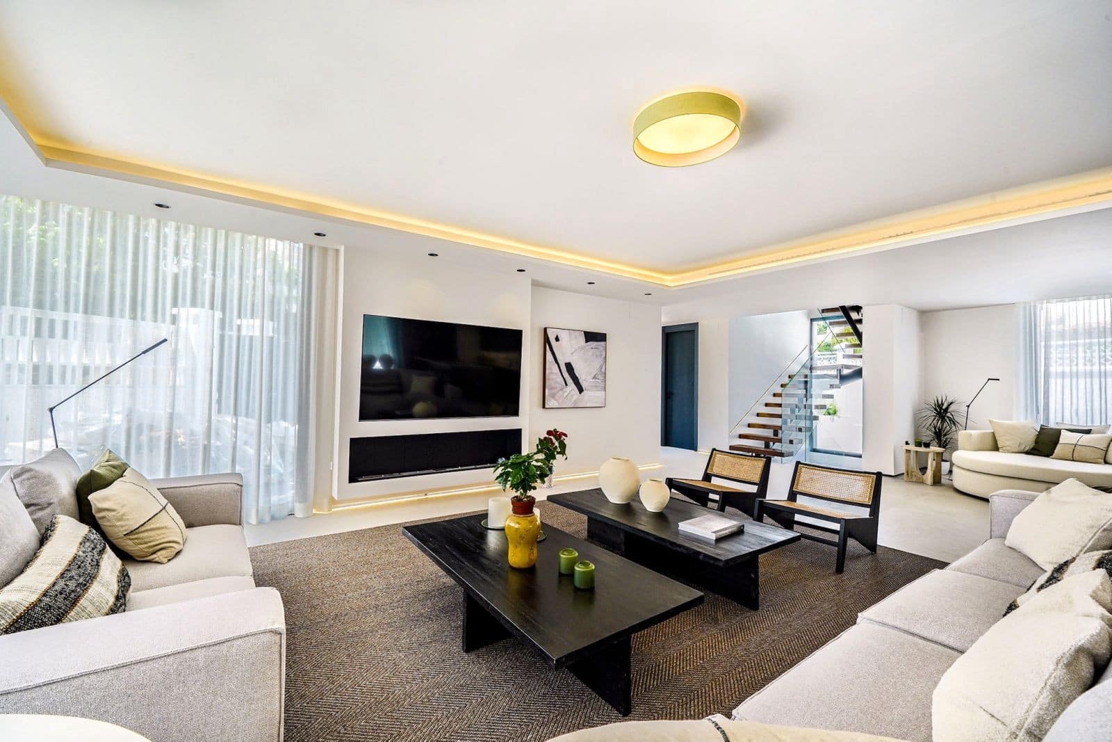 5 bedroom Villa for sale in Nueva Andalucia with pool garage - € 3,150,000 (Ref: 7689572)