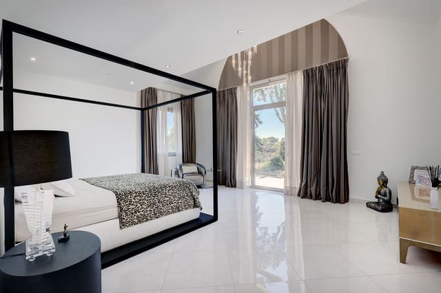 5 quarto Moradia para venda em Sotogrande Alto, San Roque com piscina garagem - 2 195 000 € (Ref: 7707055)