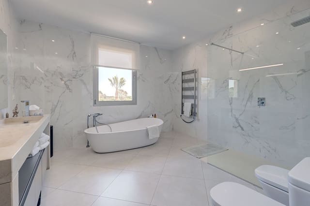 5 quarto Moradia para venda em Sotogrande Alto, San Roque com piscina garagem - 2 195 000 € (Ref: 7707055)