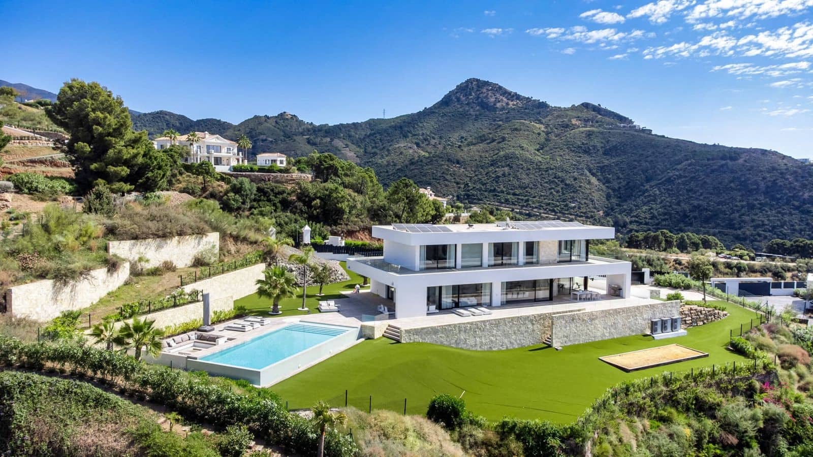 7 bedroom Villa for sale in Benahavis with pool garage - € 4,900,000 (Ref: 7710951)