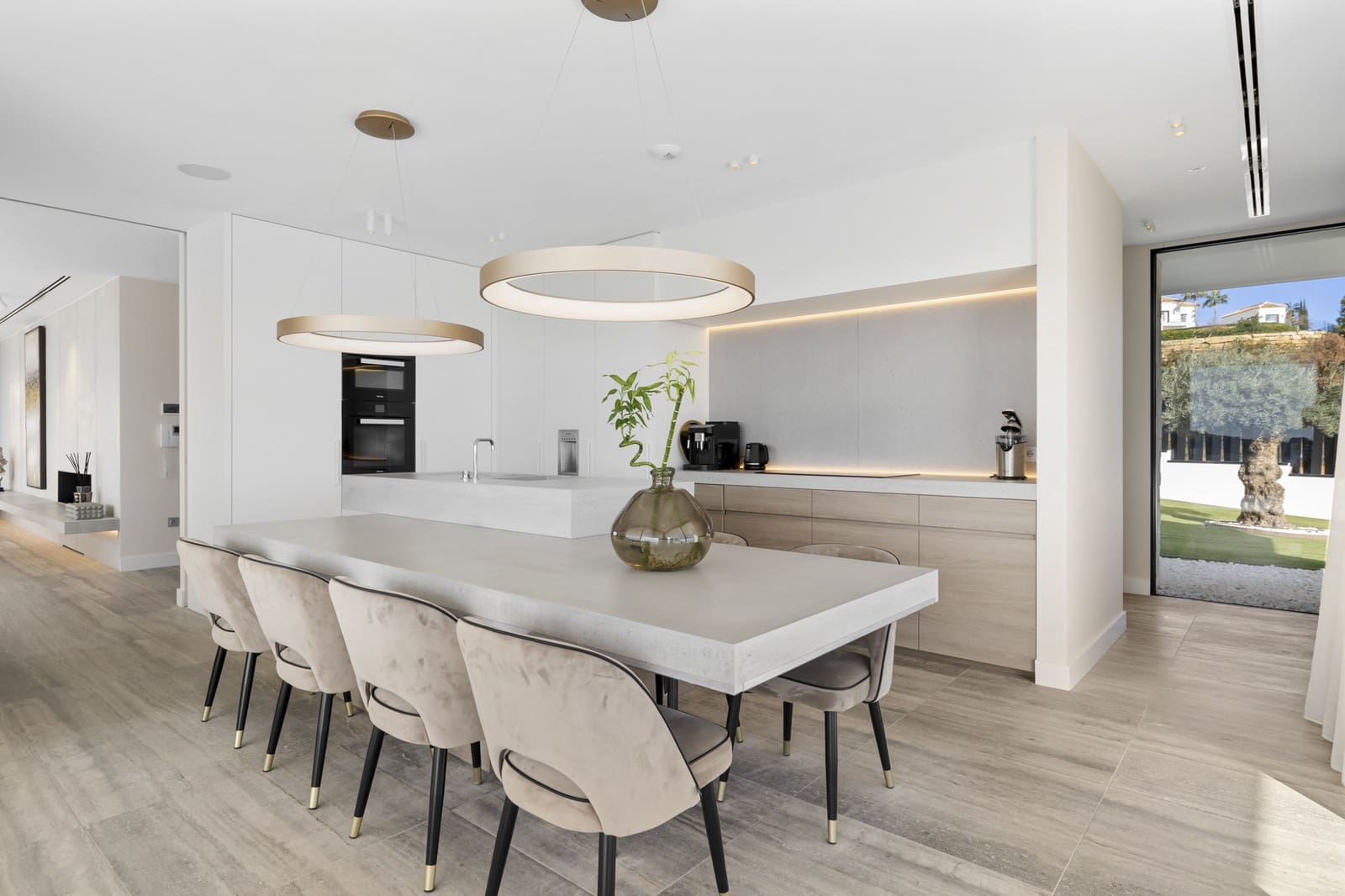 7 bedroom Villa for sale in Benahavis with pool garage - € 4,900,000 (Ref: 7710951)