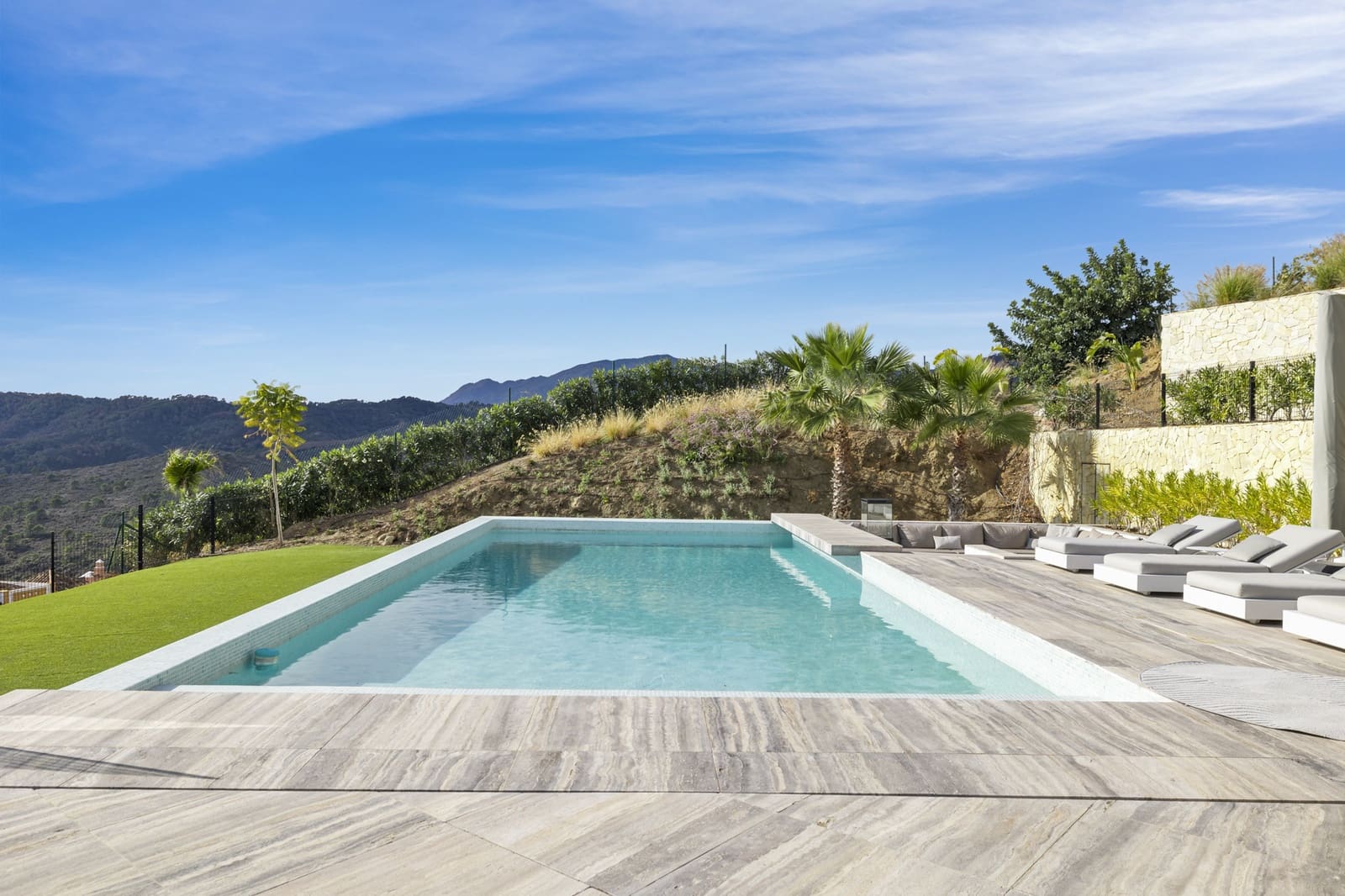 7 bedroom Villa for sale in Benahavis with pool garage - € 4,900,000 (Ref: 7710951)