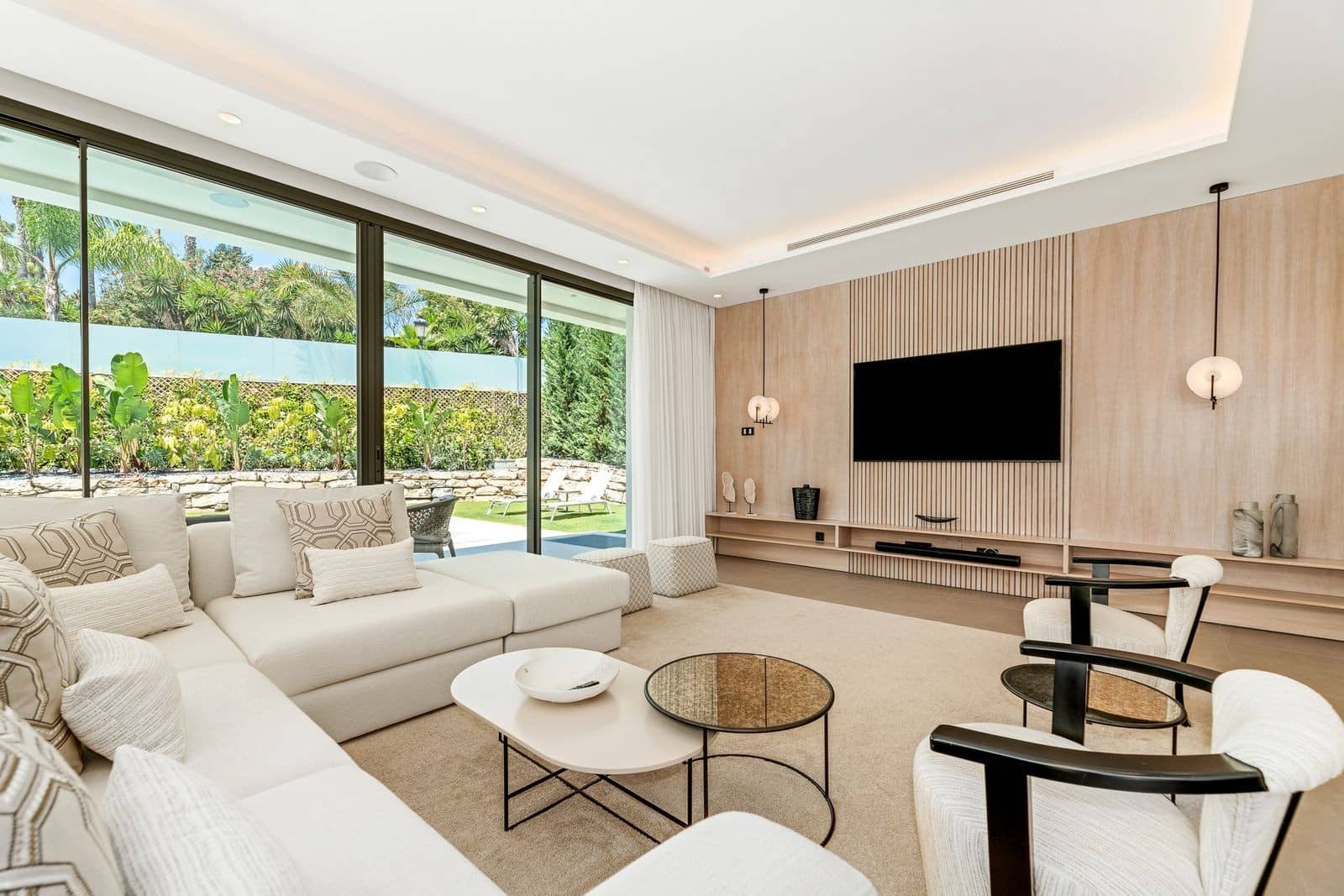 4 bedroom Villa for sale in Nueva Andalucia with pool garage - € 4,195,000 (Ref: 7713148)