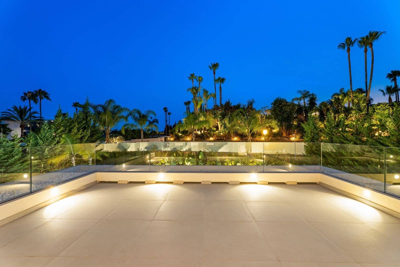 4 bedroom Villa for sale in Nueva Andalucia with pool garage - € 4,195,000 (Ref: 7713148)