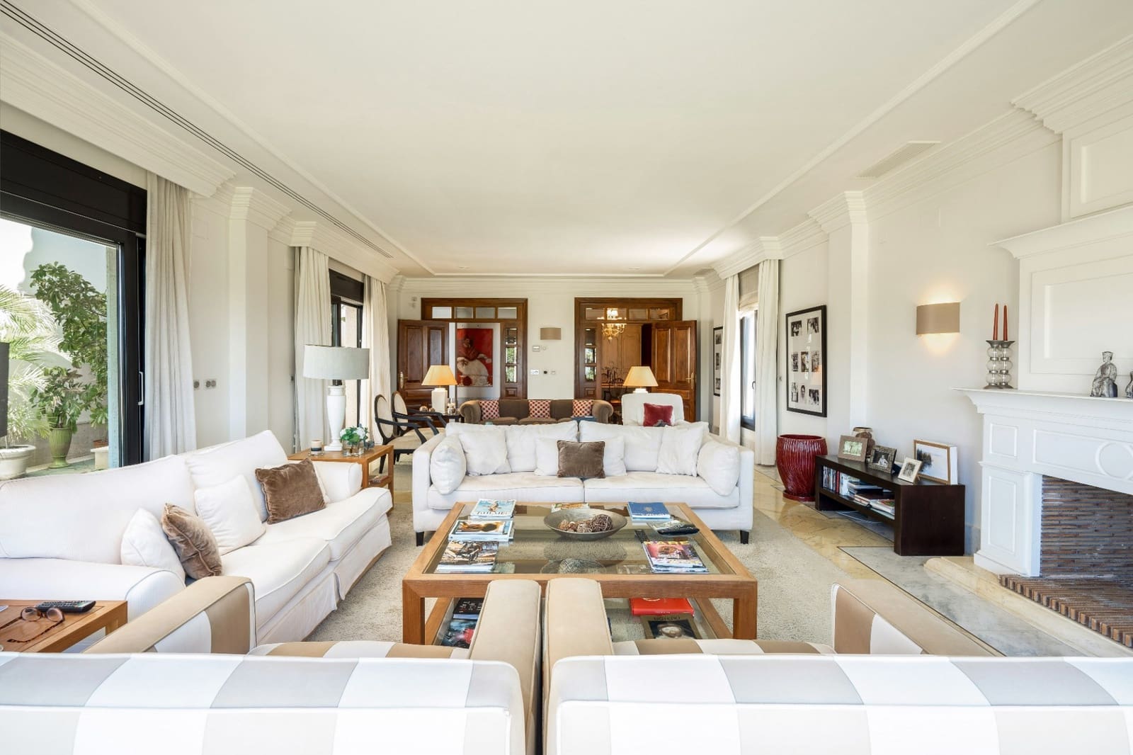 6 bedroom Villa for sale in Marbella with pool garage - € 4,200,000 (Ref: 7713155)