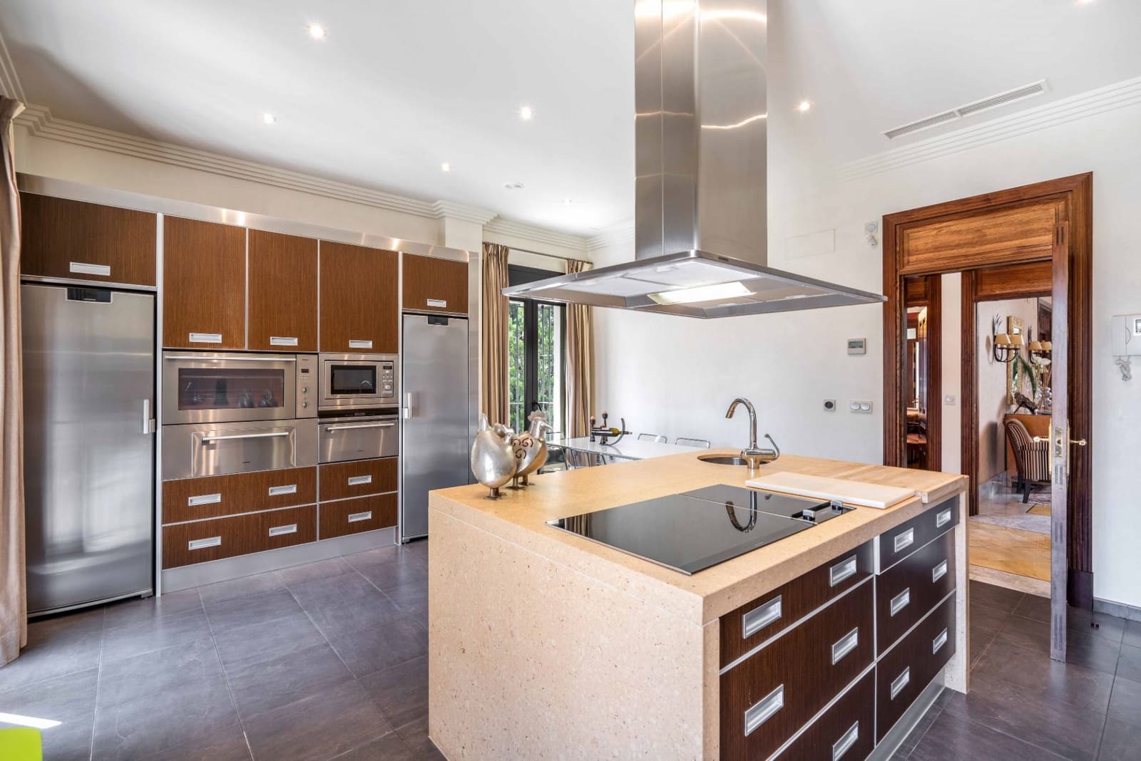 6 bedroom Villa for sale in Marbella with pool garage - € 4,200,000 (Ref: 7713155)