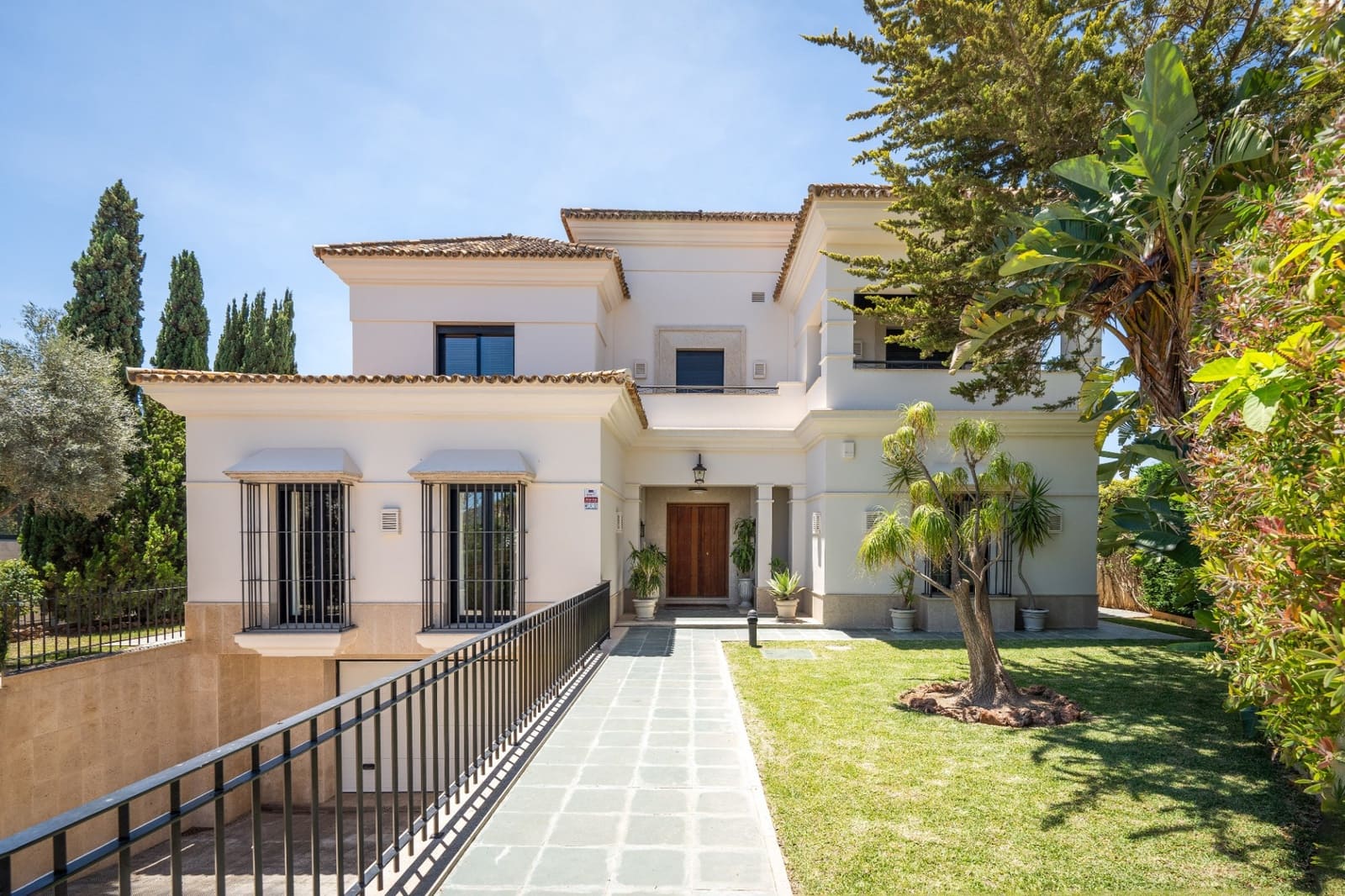 6 bedroom Villa for sale in Marbella with pool garage - € 4,200,000 (Ref: 7713155)