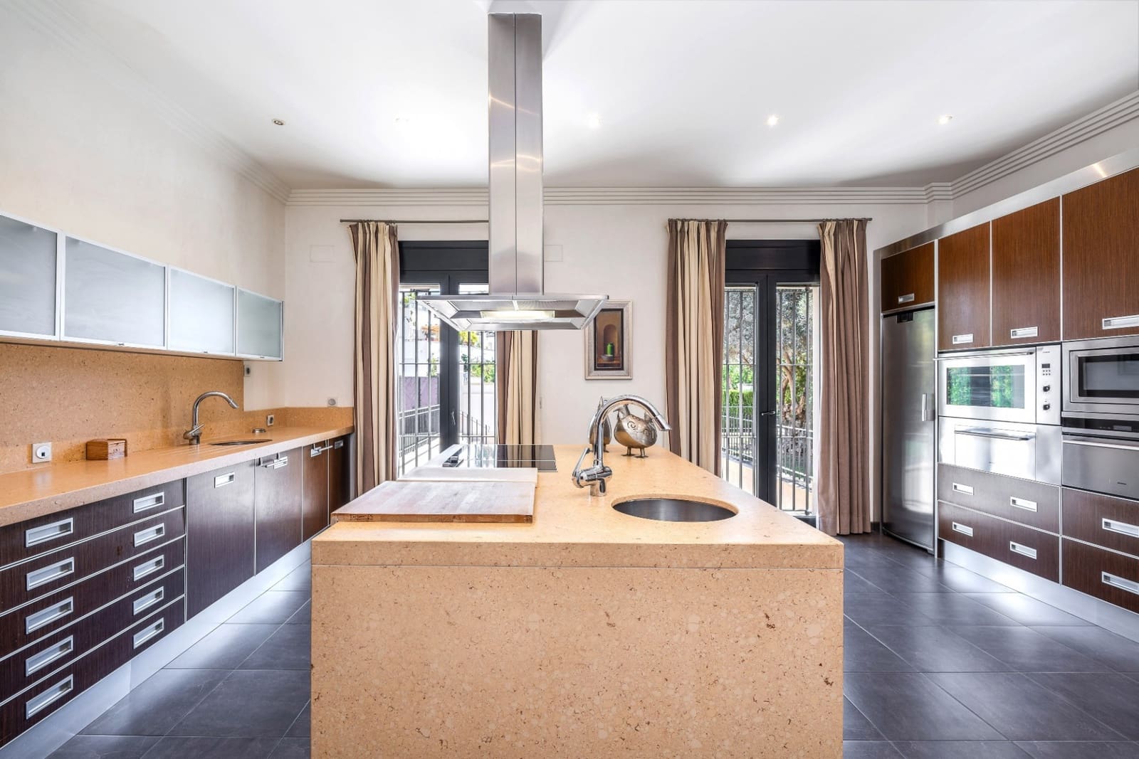 6 bedroom Villa for sale in Marbella with pool garage - € 4,200,000 (Ref: 7713155)