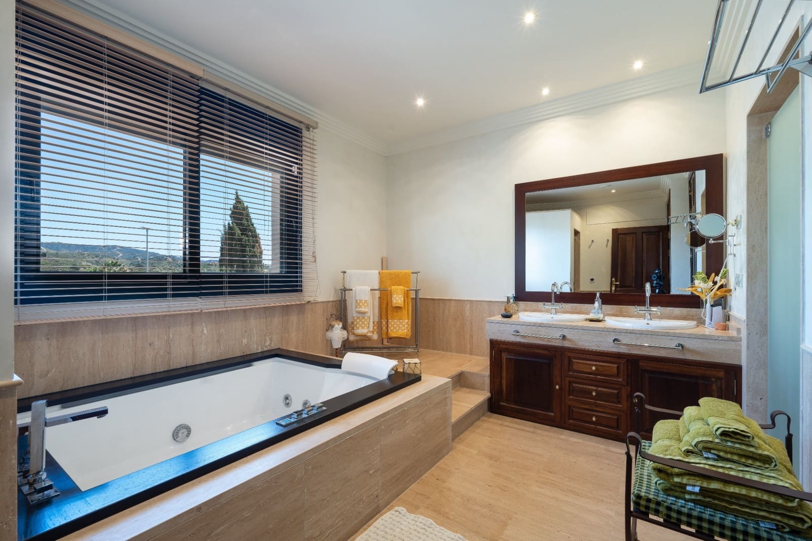 6 bedroom Villa for sale in Marbella with pool garage - € 4,200,000 (Ref: 7713155)