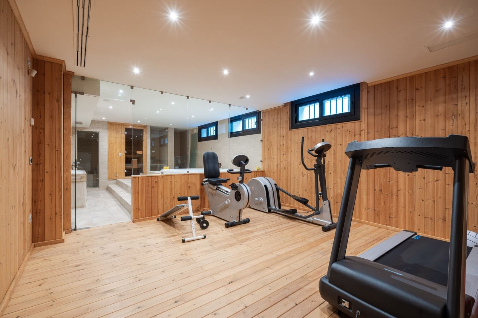 6 bedroom Villa for sale in Marbella with pool garage - € 4,200,000 (Ref: 7713155)