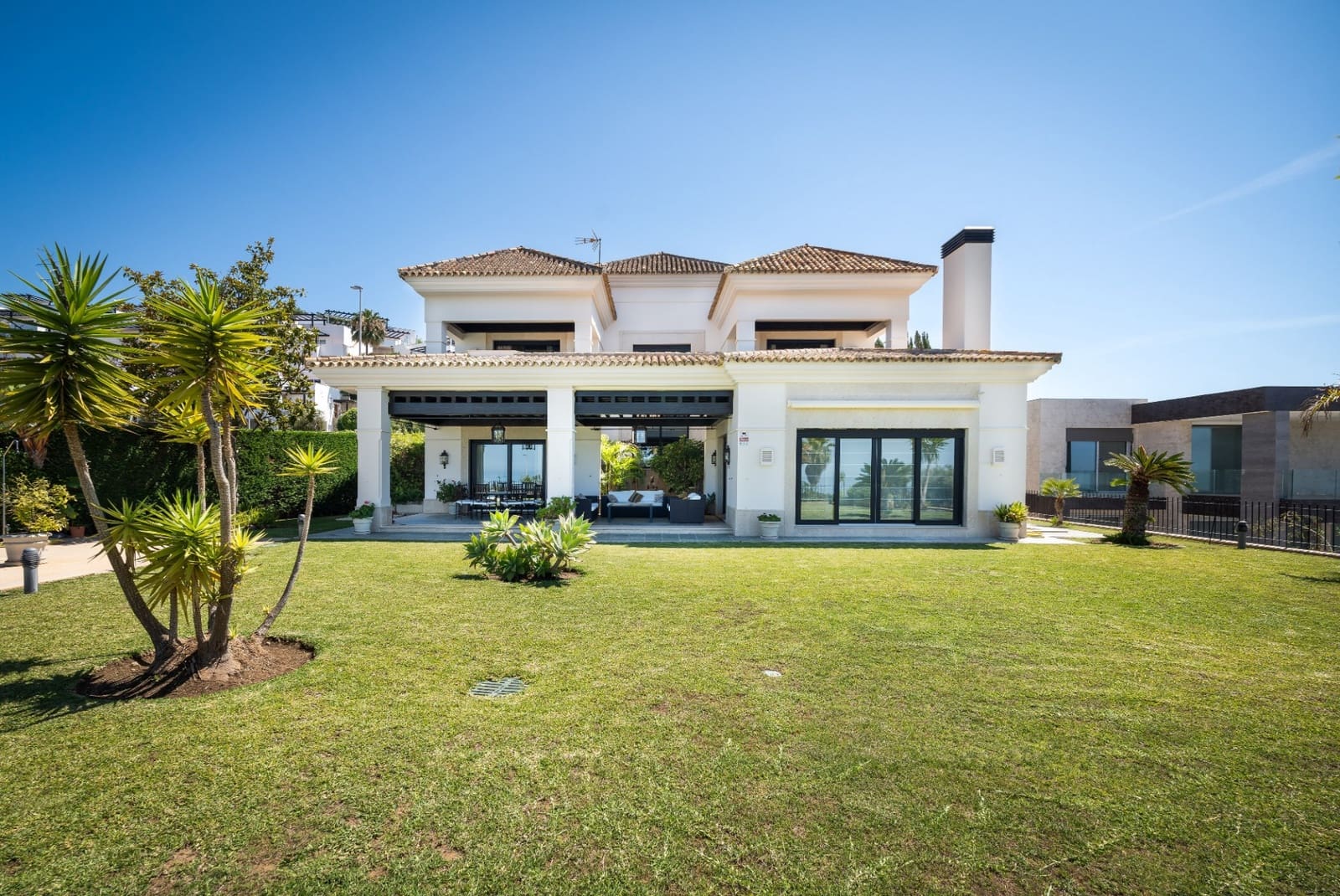 6 bedroom Villa for sale in Marbella with pool garage - € 4,200,000 (Ref: 7713155)
