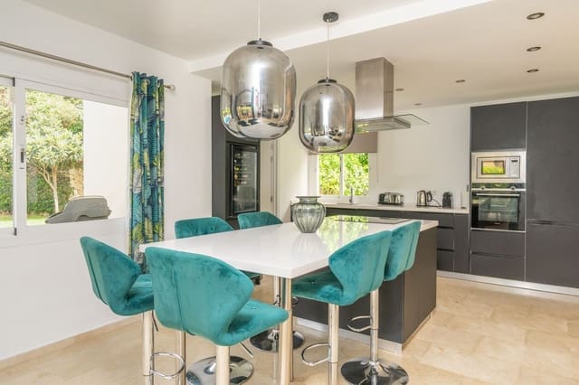 4 sypialnia Willa na sprzedaż w La Capellania, Benalmádena z basenem garażem - 975 000 € (Ref: 7748177)