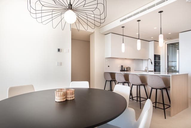 Apartamento de 2 habitaciones en Ojen en venta con piscina garaje - 799.000 € (Ref: 7796798)