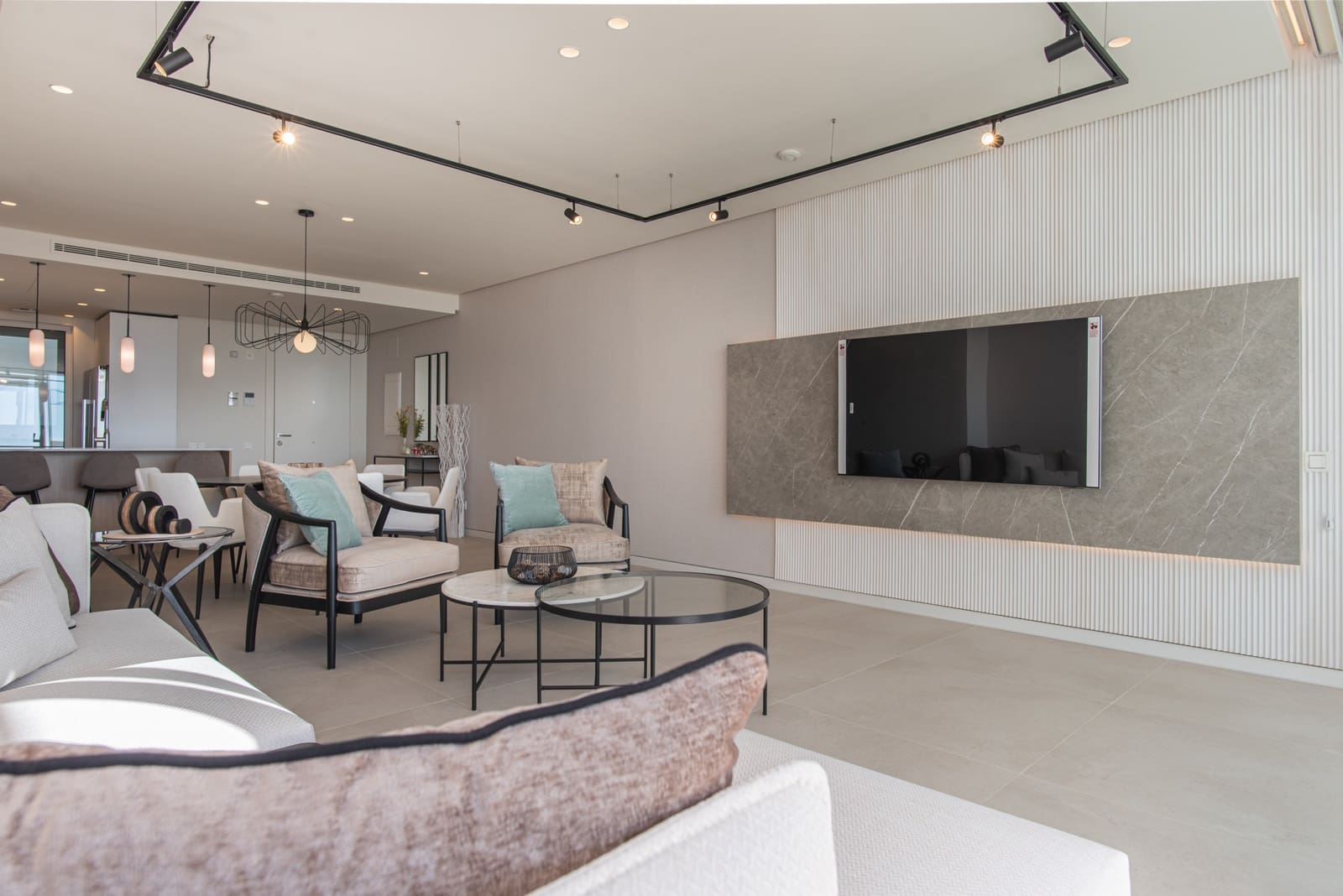 2 sypialnia Apartament na sprzedaż w Ojen z basenem garażem - 799 000 € (Ref: 7796798)