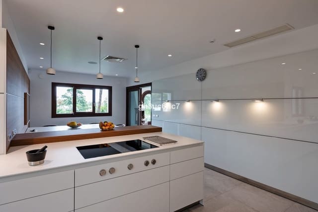 7 Zimmer Villa zu verkaufen in Marbella mit Pool Garage - 5.900.000 € (Ref: 7803620)