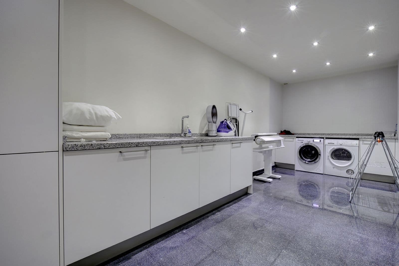 5 bedroom Villa for sale in Nueva Andalucia with pool garage - € 3,950,000 (Ref: 7814622)