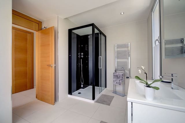 5 bedroom Villa for sale in Nueva Andalucia, Marbella with pool garage - € 3,950,000 (Ref: 7814622)