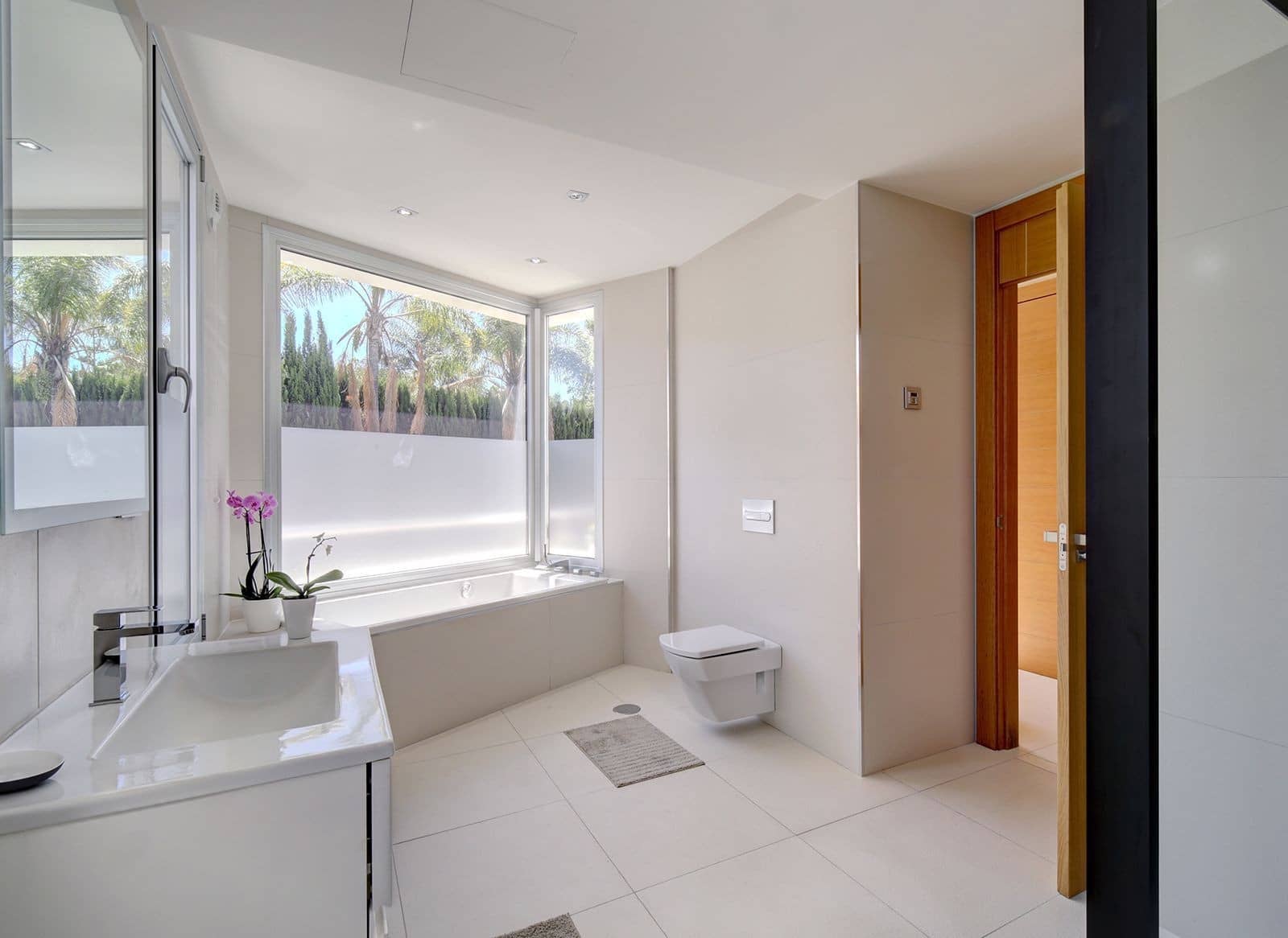 5 bedroom Villa for sale in Nueva Andalucia with pool garage - € 3,950,000 (Ref: 7814622)