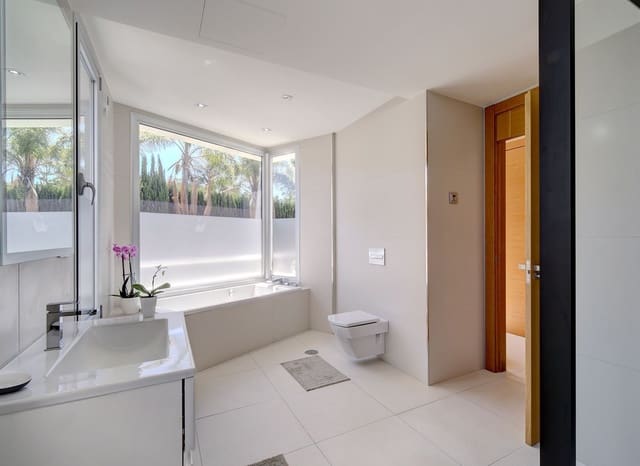 5 bedroom Villa for sale in Nueva Andalucia, Marbella with pool garage - € 3,950,000 (Ref: 7814622)