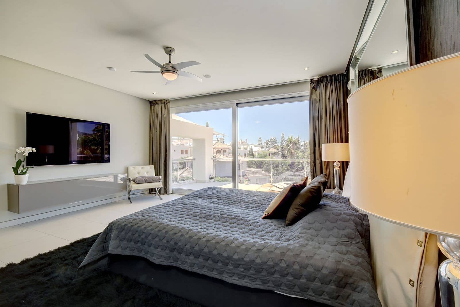 5 slaapkamer Villa te koop in Nueva Andalucia met zwembad garage - € 3.950.000 (Ref: 7814622)