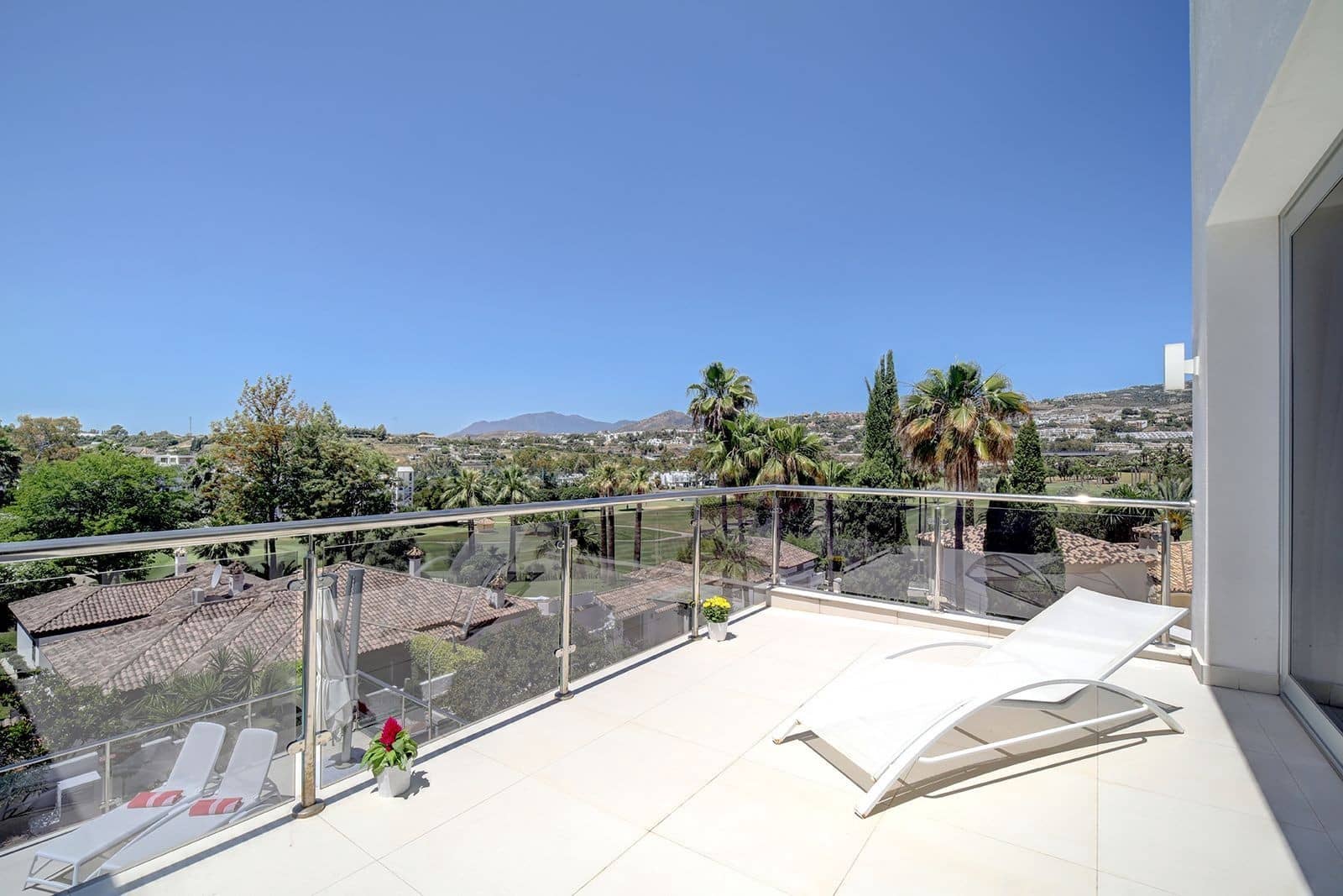 5 slaapkamer Villa te koop in Nueva Andalucia met zwembad garage - € 3.950.000 (Ref: 7814622)