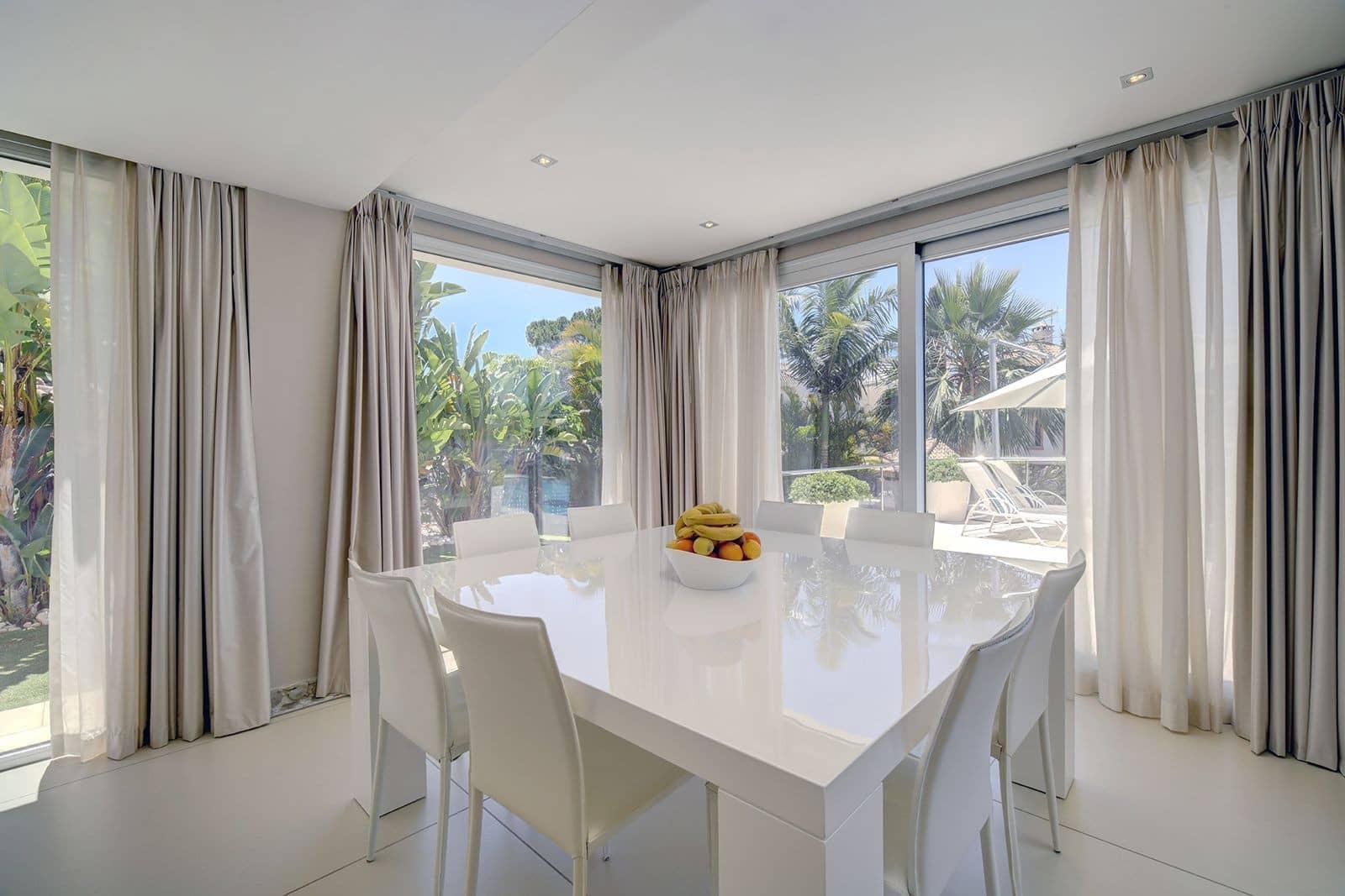 5 slaapkamer Villa te koop in Nueva Andalucia met zwembad garage - € 3.950.000 (Ref: 7814622)