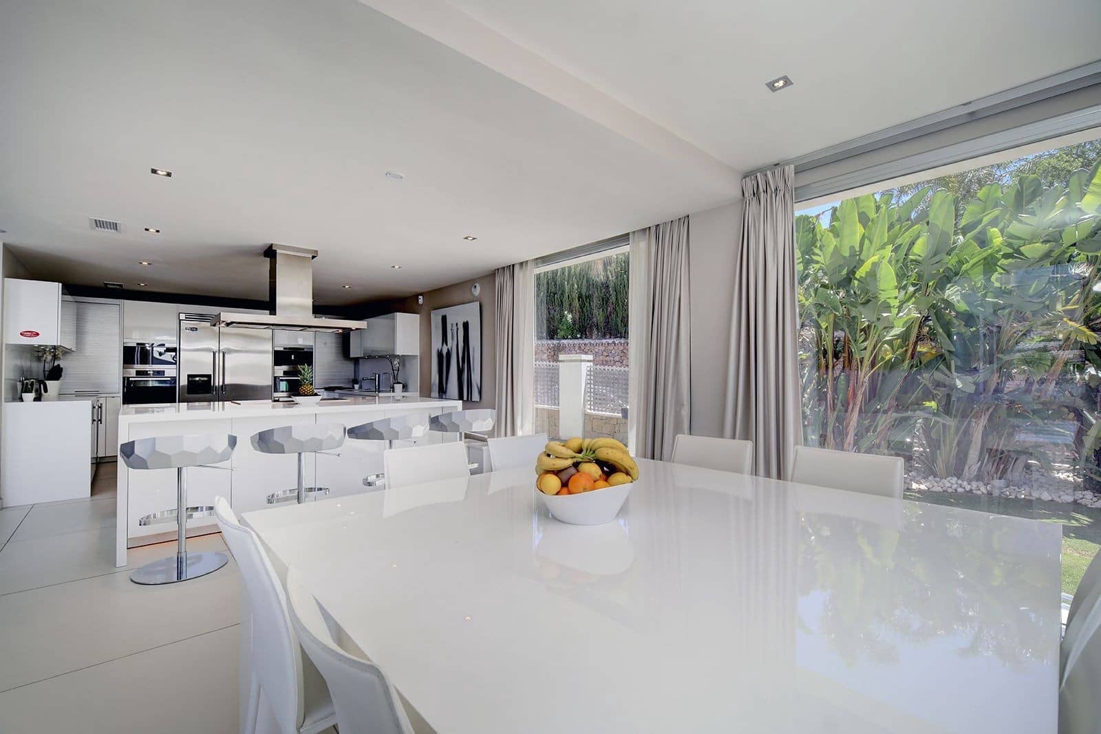 5 slaapkamer Villa te koop in Nueva Andalucia met zwembad garage - € 3.950.000 (Ref: 7814622)