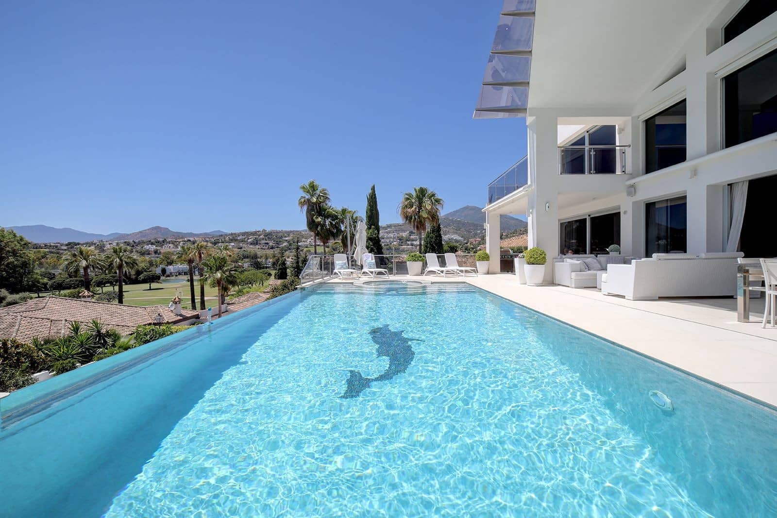 5 slaapkamer Villa te koop in Nueva Andalucia met zwembad garage - € 3.950.000 (Ref: 7814622)