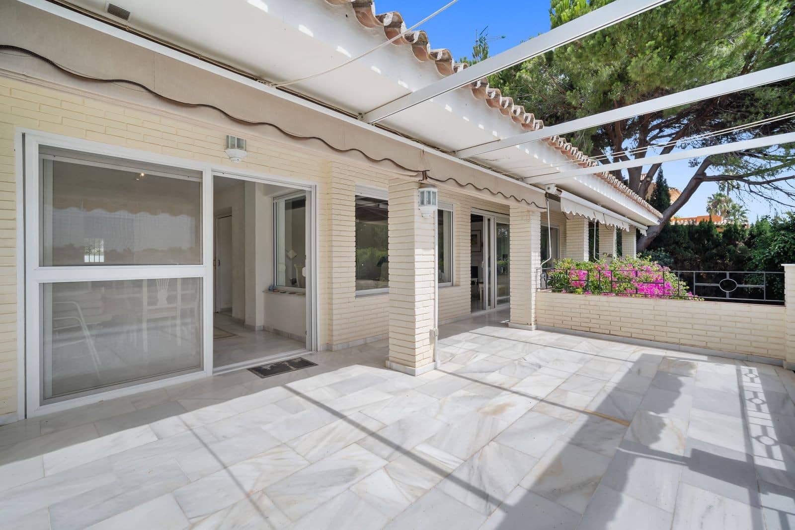 4 bedroom Villa for sale in Guadalmina with pool garage - € 1,950,000 (Ref: 7814629)