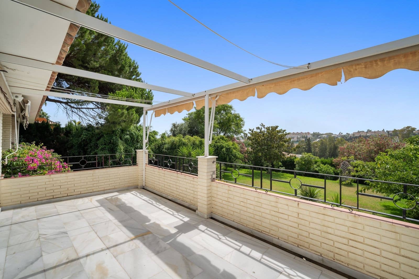 4 bedroom Villa for sale in Guadalmina with pool garage - € 1,950,000 (Ref: 7814629)