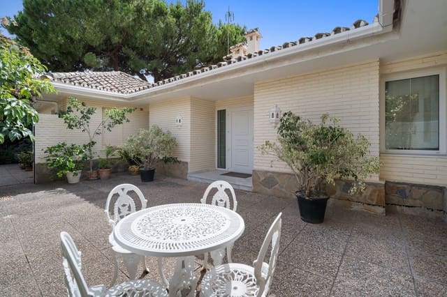4 Zimmer Villa zu verkaufen in Guadalmina Alta, Marbella mit Pool Garage - 1.950.000 € (Ref: 7814629)