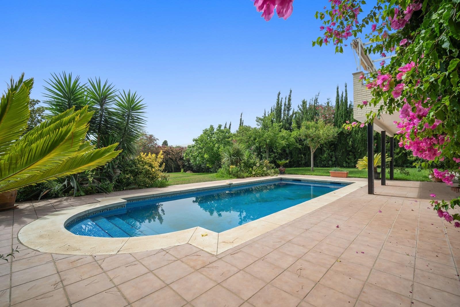4 bedroom Villa for sale in Guadalmina with pool garage - € 1,950,000 (Ref: 7814629)