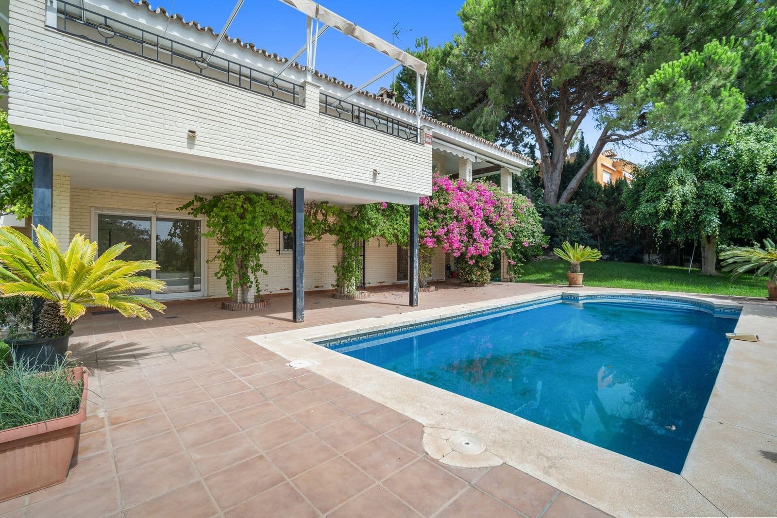 4 bedroom Villa for sale in Guadalmina with pool garage - € 1,950,000 (Ref: 7814629)