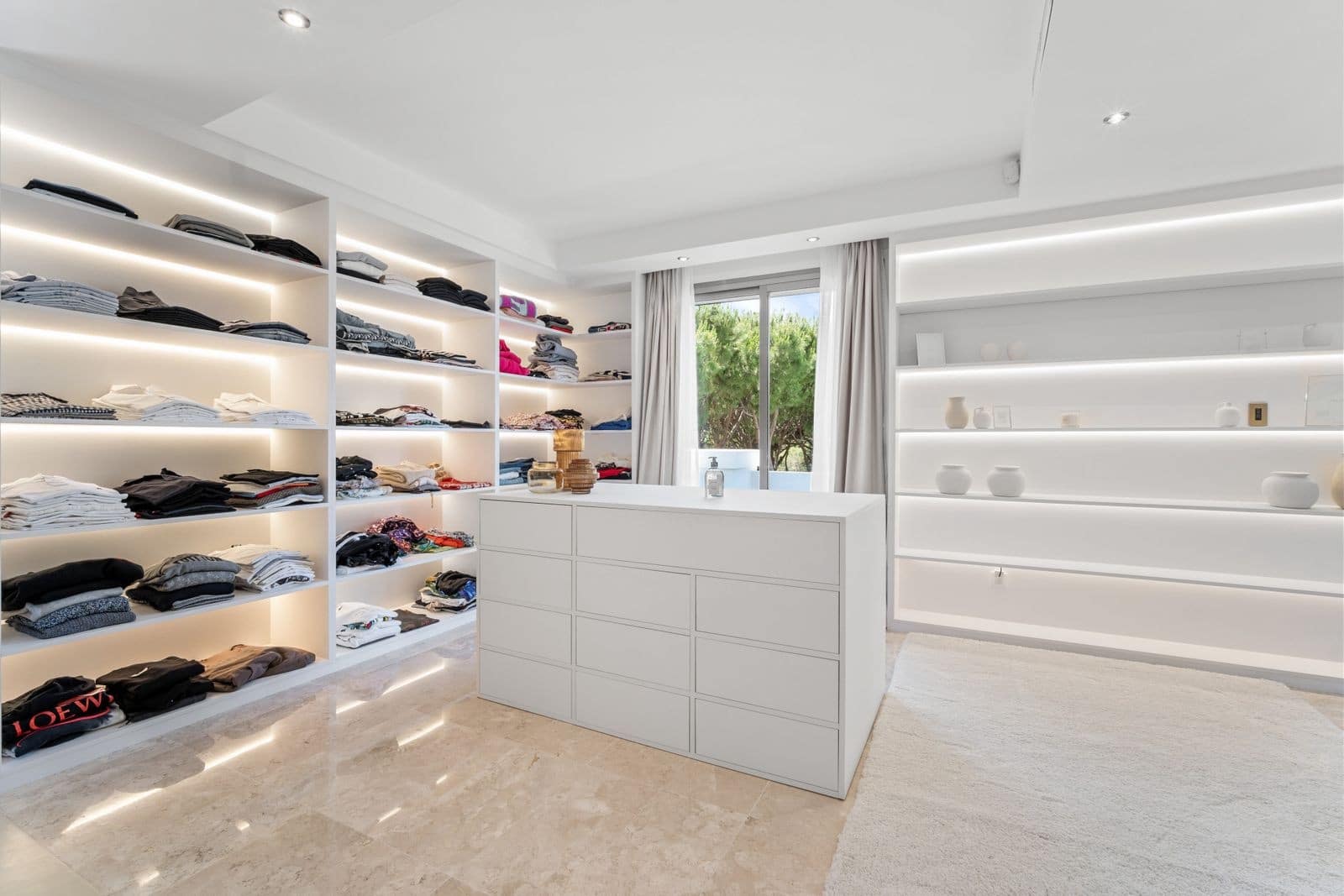 6 bedroom Villa for sale in Marbella with pool garage - € 5,998,000 (Ref: 7829973)