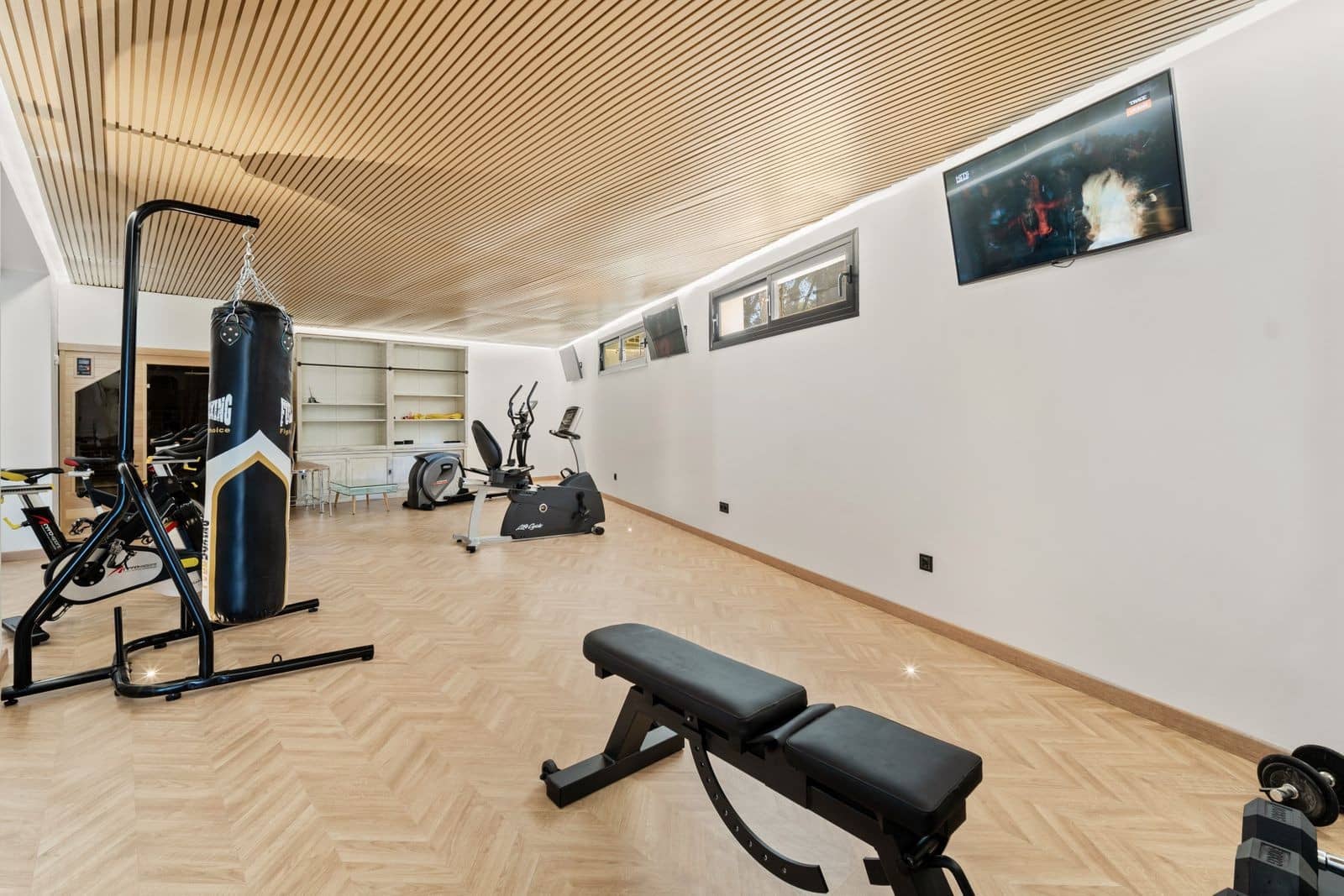 6 bedroom Villa for sale in Marbella with pool garage - € 5,998,000 (Ref: 7829973)