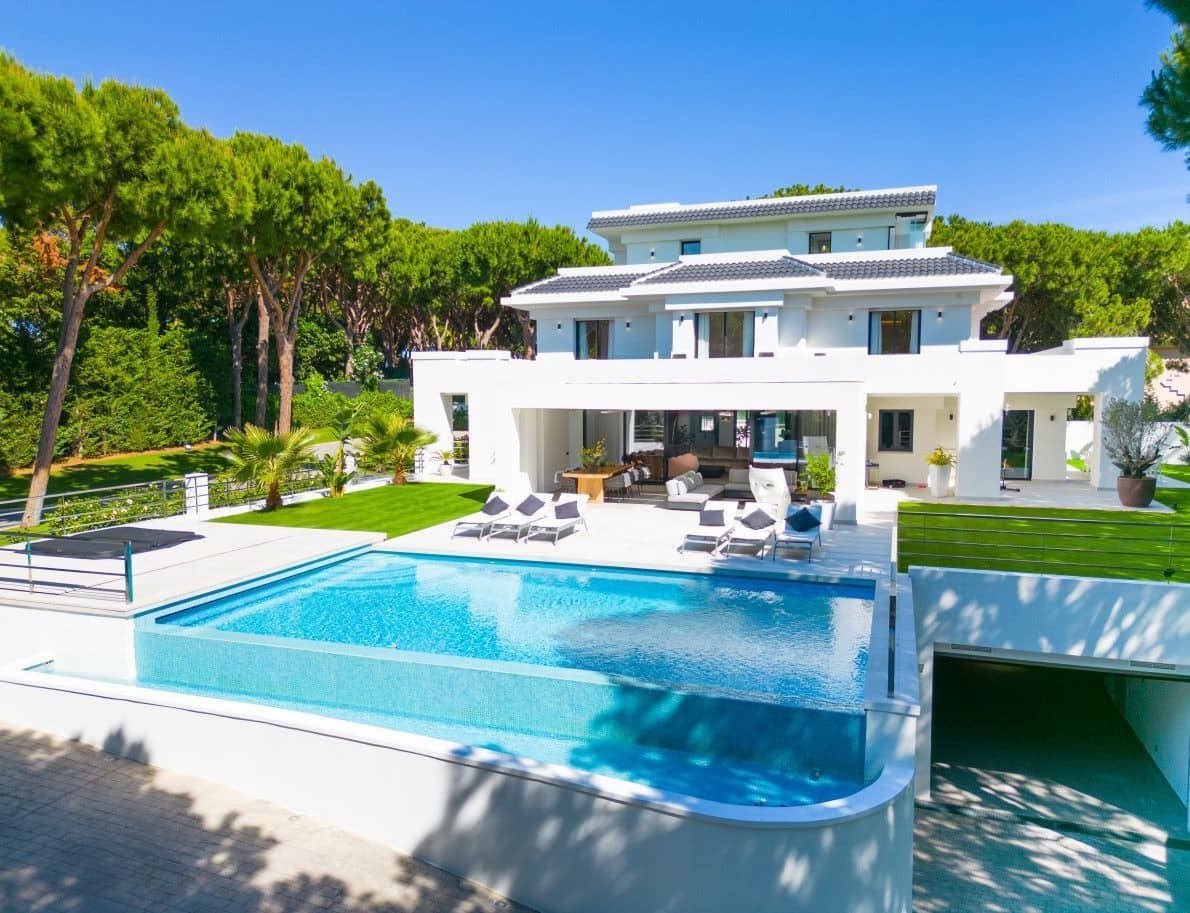 6 bedroom Villa for sale in Marbella with pool garage - € 5,998,000 (Ref: 7829973)