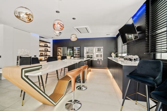 6 sovrum Villa till salu i Marbella med pool garage - 5 998 000 € (Ref: 7829973)