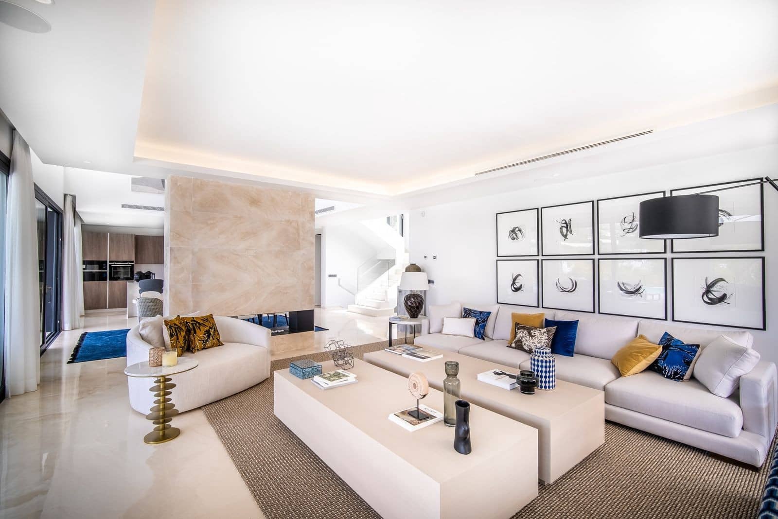 5 bedroom Villa for sale in Nueva Andalucia with pool garage - € 3,690,000 (Ref: 7838670)