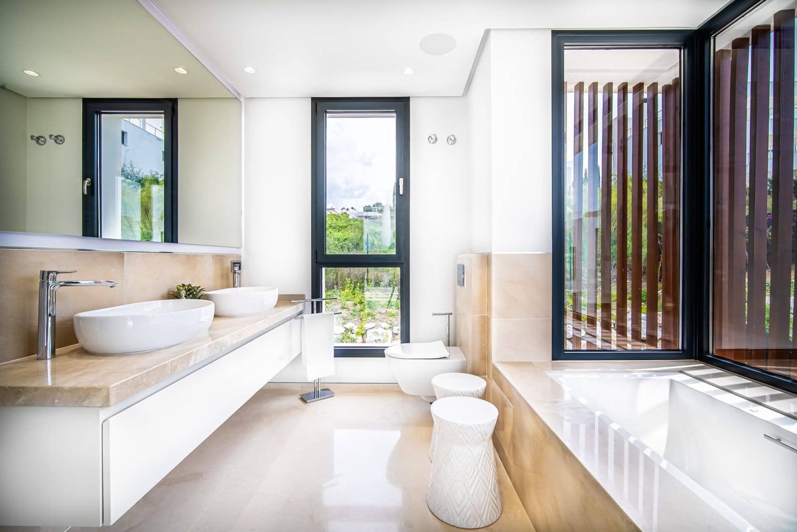 5 bedroom Villa for sale in Nueva Andalucia with pool garage - € 3,690,000 (Ref: 7838670)